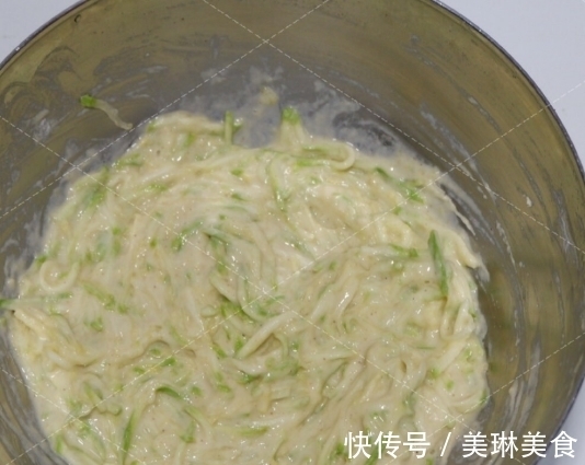 这块小饼当早餐,家人吃1次回味3天,简单好做,成本实惠,好吃