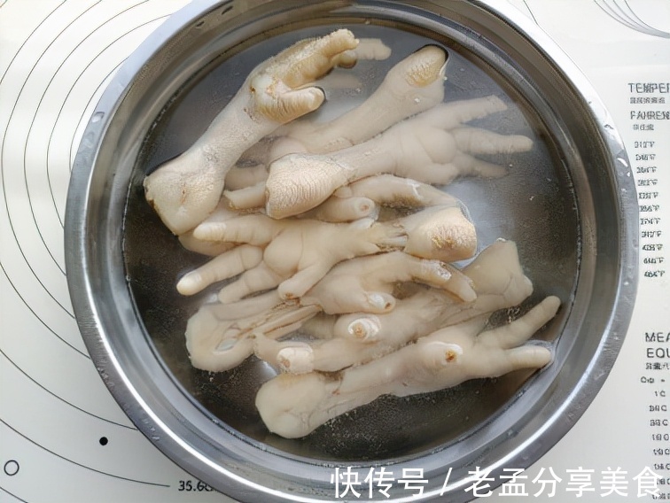 鸡爪做成小吃,还是一道下酒菜,解馋还美味