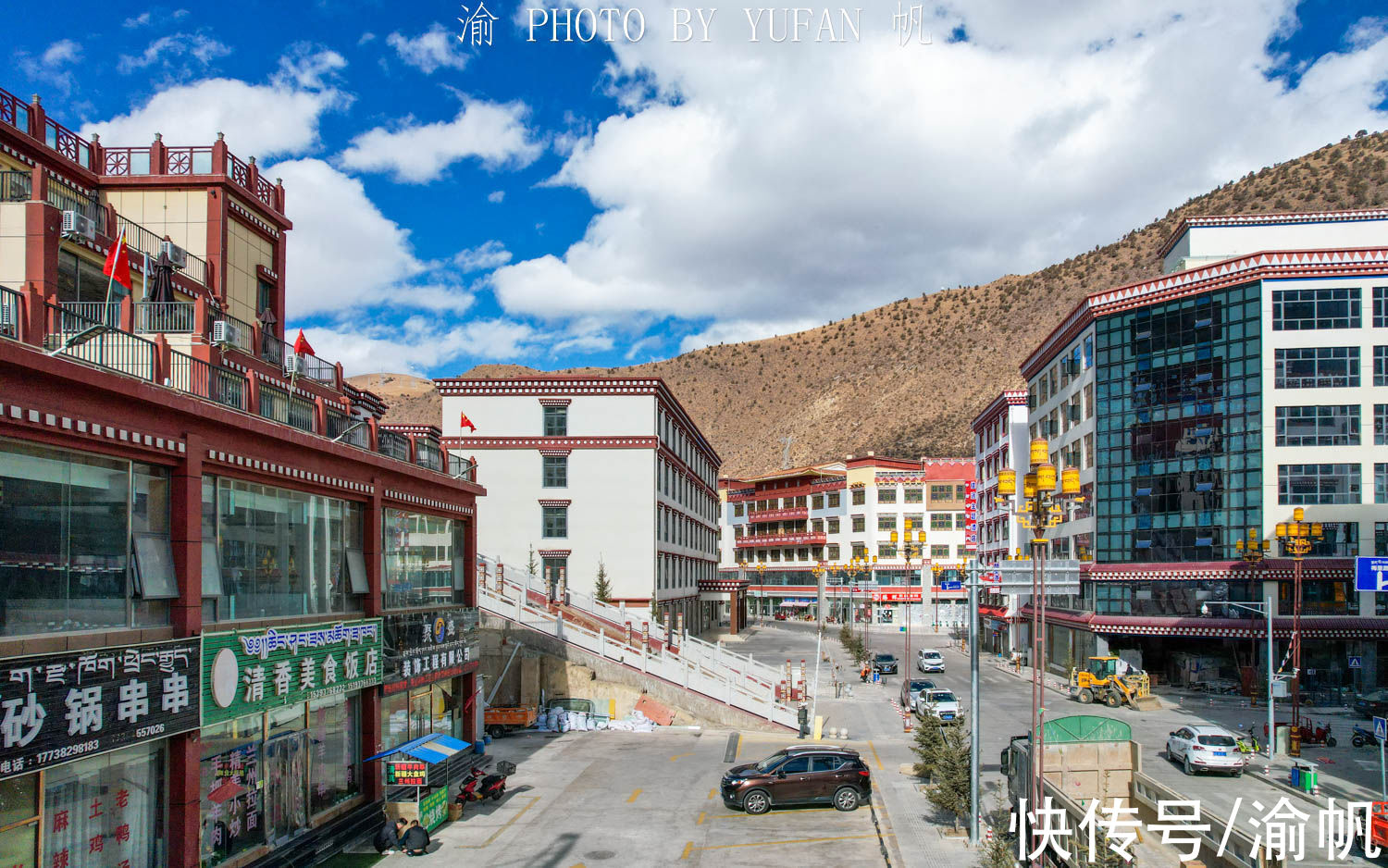 西藏|西藏一座雪山环绕的盆地小城，面积超5个深圳，街道上却空无一人