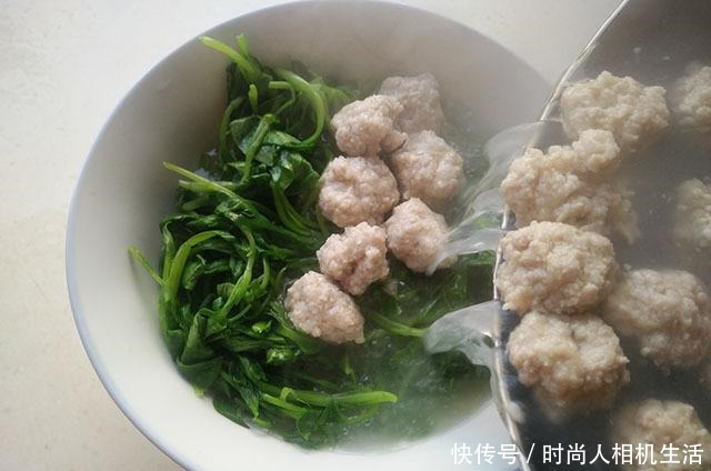  肉圆子|秋天喝汤，西红柿冬瓜靠边站，用它煮一锅，营养又鲜美，我家常喝