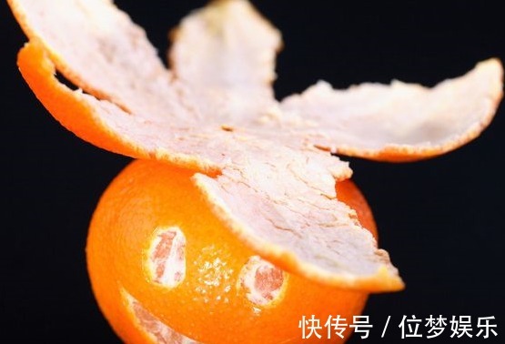 把橘子皮用打火机烤一下,真是厉害了,解决家家都困扰的大难题
