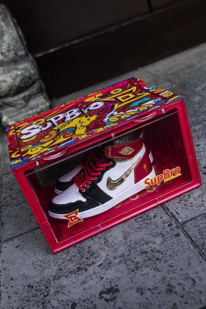 AJ1 钩子里灌水新玩法“牛转钱坤”，限量仅 88 套！