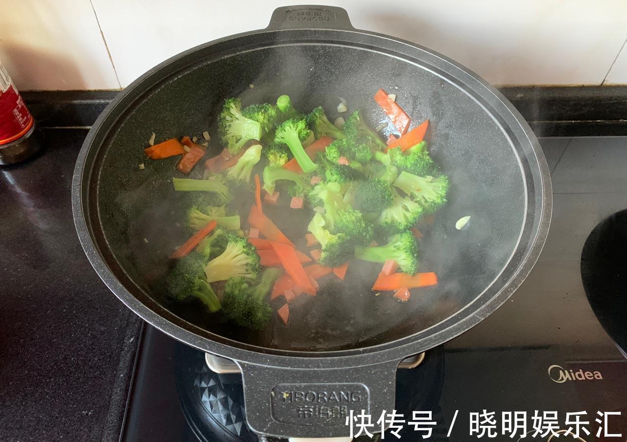 老少皆宜|西蓝花别总炒着吃，做成美味的上汤西蓝花，鲜美减脂又好吃