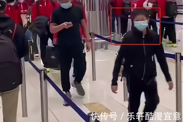 阿布扎比|全红婵备战全新赛事!与国家游泳队打卡赛场,背小水壶比耶太可爱