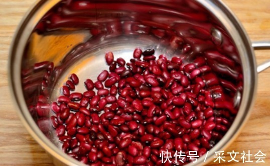煮红豆，最忌泡好直接下锅煮！教你2招，8分钟快速出沙，颗颗开花