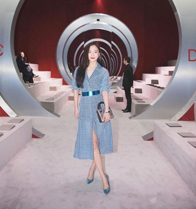 高跟鞋|街拍丨美女与高跟鞋搭配起来