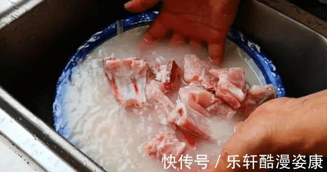 做菜|用排骨做菜时，不能只会焯水，学会3招，排骨不腥，怎么做都好吃