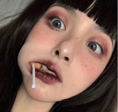 “涂口红”有3个禁忌,00后却已成习惯,难怪唇纹重还总起皮!