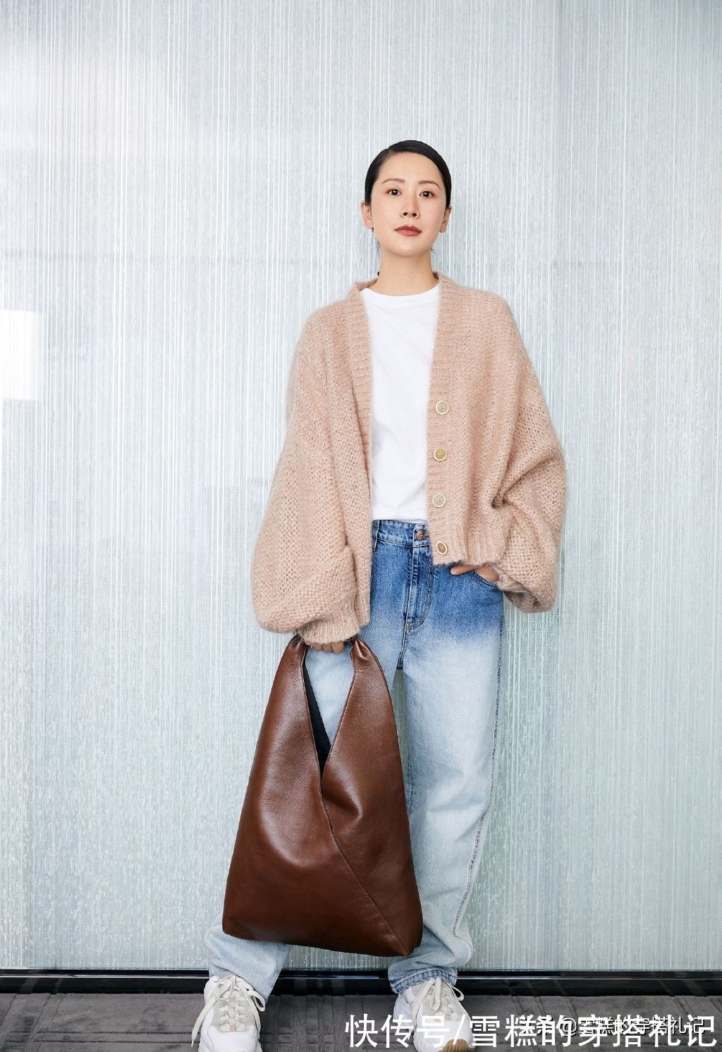 日落黄 40岁左右的女人,衣服尽量不要穿驼色和灰色,其实这些更气质显白