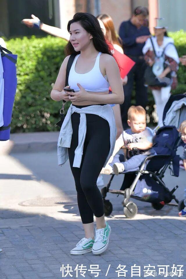 修饰身形|即使有“腿粗”,也不能甩掉打底裤,这样才能让自己大展身手!