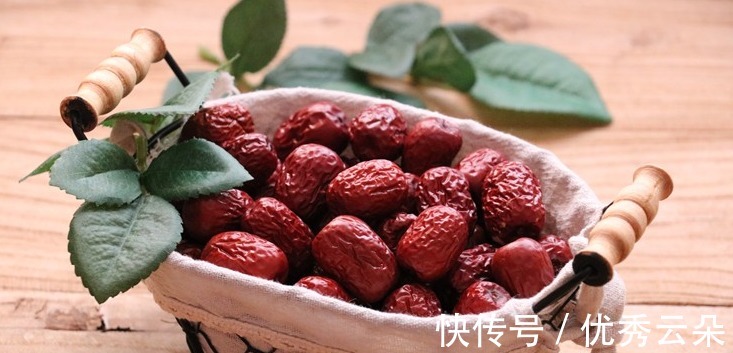 红枣|夏天要常吃红枣,教你正确做法,放半个月都不会坏,随吃随取!