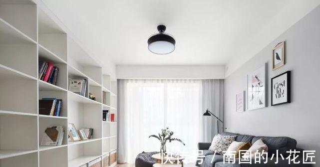 邻居|邻居家在客厅打了一整排柜子，没想到好处这么多，想照搬回家！