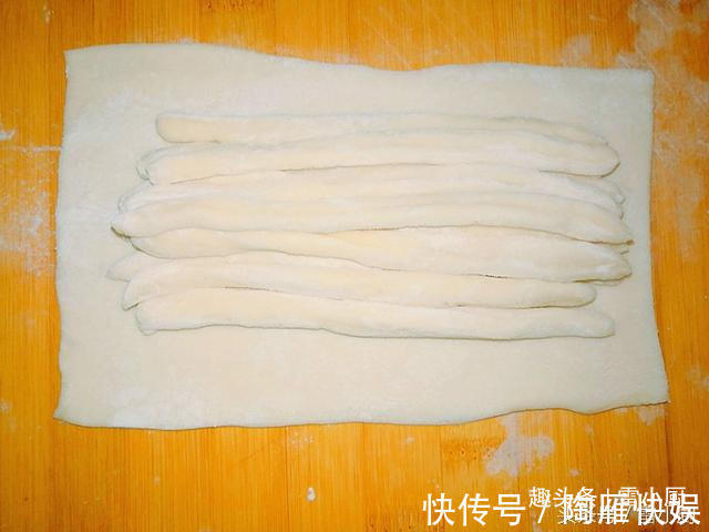 这个太好吃,不是馒头,不是花卷,却兼有两种口感,你也试试!