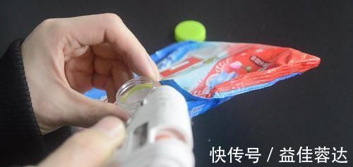 洗衣粉上套个塑料瓶，这个用途太厉害了，要是早点知道就好了