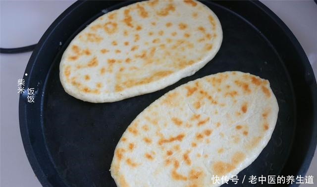 发面饼还可以这样做,大空心,加上自己爱吃的菜,人人喜欢