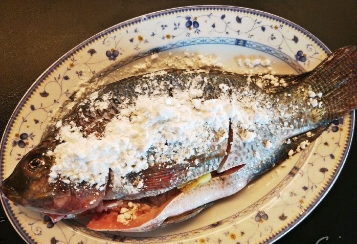 给鱼去腥,用料酒还是用醋都错了,只需一勺它,鲜嫩入味还不腥