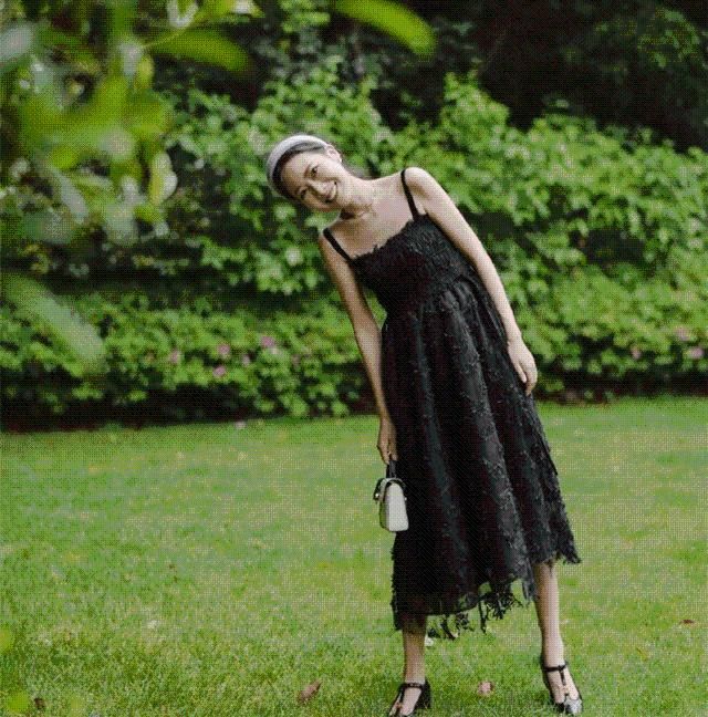 裙子|女人再懒，穿裙子也别配丝袜