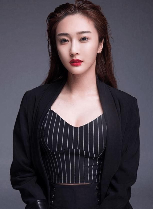 她背著丈夫參加好聲音，爆紅后稱自己是單身，下臺(tái)立馬就與丈夫辦離婚