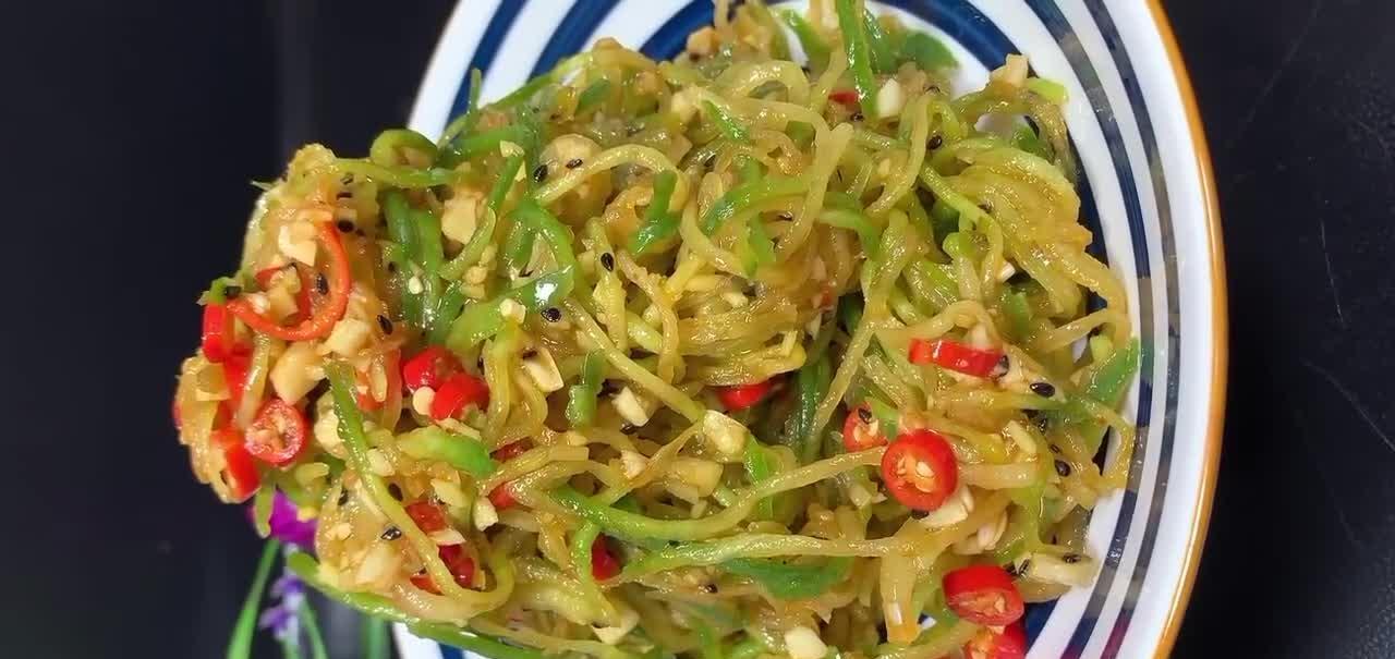 教你做好吃的萝卜咸菜，鲜嫩爽脆酸辣解腻，做法简单现做现食