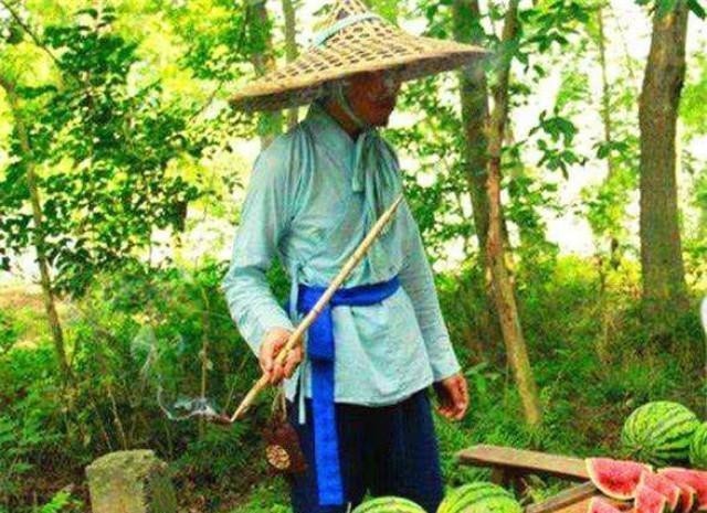 侍卫|乾隆在路边吃瓜,说瓜农的瓜很甜,拐弯没走多远突然下令处死瓜农!