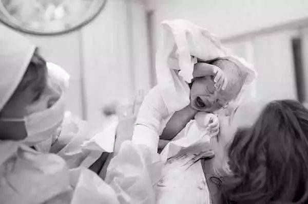 分娩|震撼!实拍产妇分娩全过程,记录新生命诞生的艰辛美好