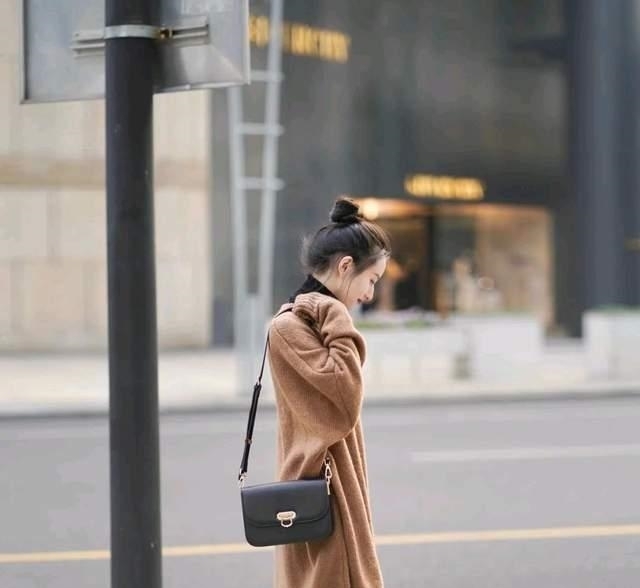 正确 这才是毛衣的正确穿搭,简单优雅又减龄,轻松穿出20岁的感觉