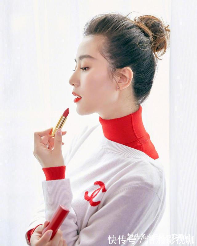 粉饼 包包里常放几样东西的,一般都是讲究的女人,你有几样