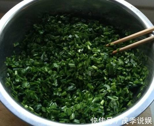 饺子|调韭菜馅，调料越多越难吃！放这3样就够了，又鲜又嫩不出水