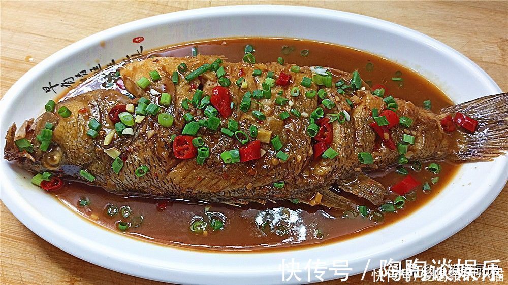 红烧|红烧鲈鱼虽然做法简单,要想肉质鲜嫩,味道浓香,需要一点小窍门