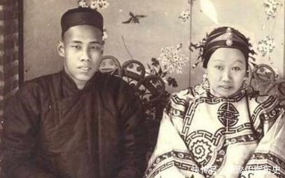 对夫妻|清朝罕见的“夫妻”合照,个个五官僵硬,唯有最后一张倾国倾城!