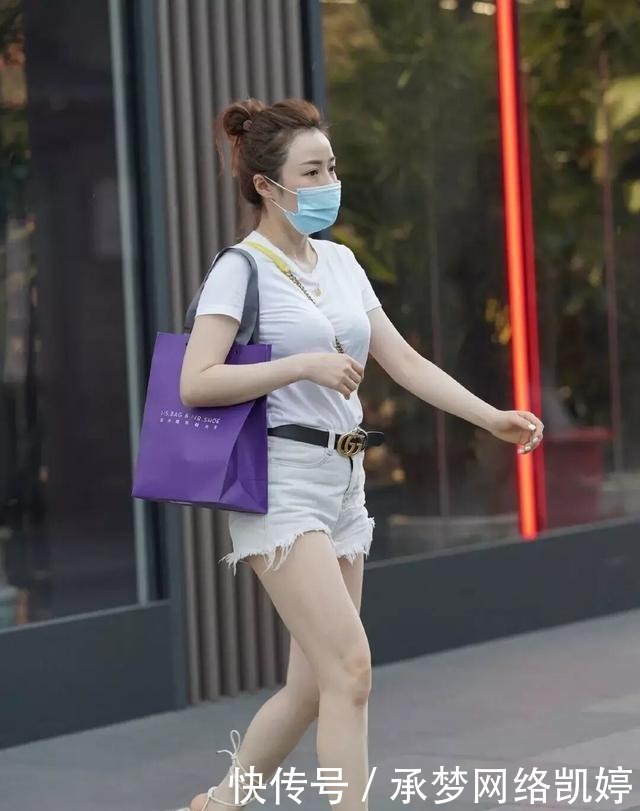 别小看了“短裤T恤”,只要穿搭合理,“酒杯腿”离你不远了!