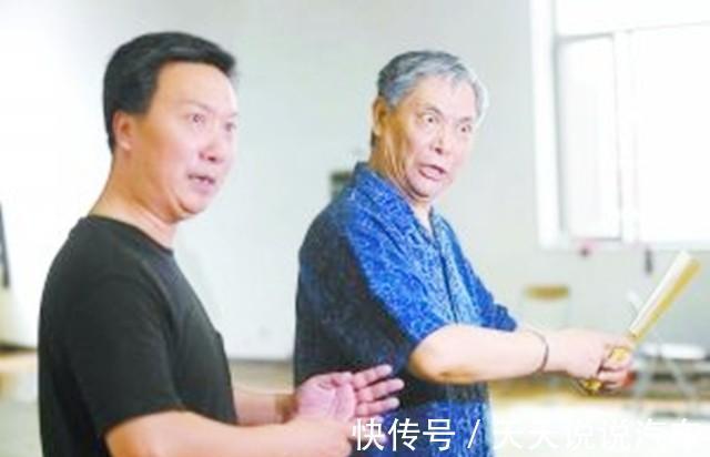 师父|张学津后事：全体徒弟跪拜高喊：“师父，我们都是您的儿子”