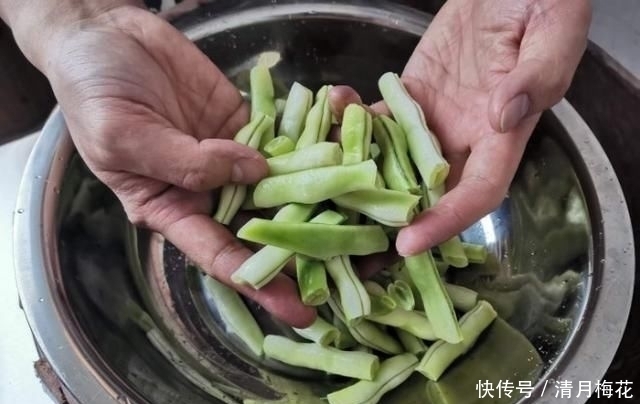 简单|立夏后,遇到这菜我一买就是5斤,比茄子香,比黄瓜鲜,做法简单