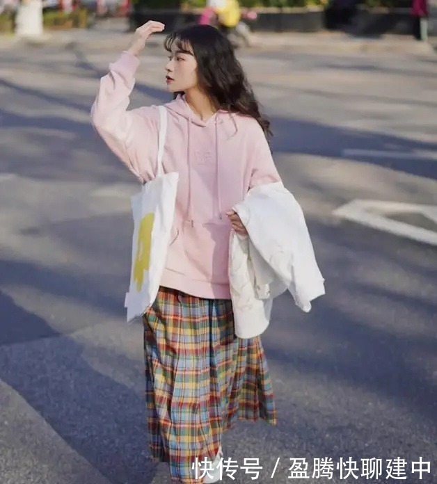 直筒裤|春天衣服不要买太多,除了风衣,你还差这几件“内搭+下装”