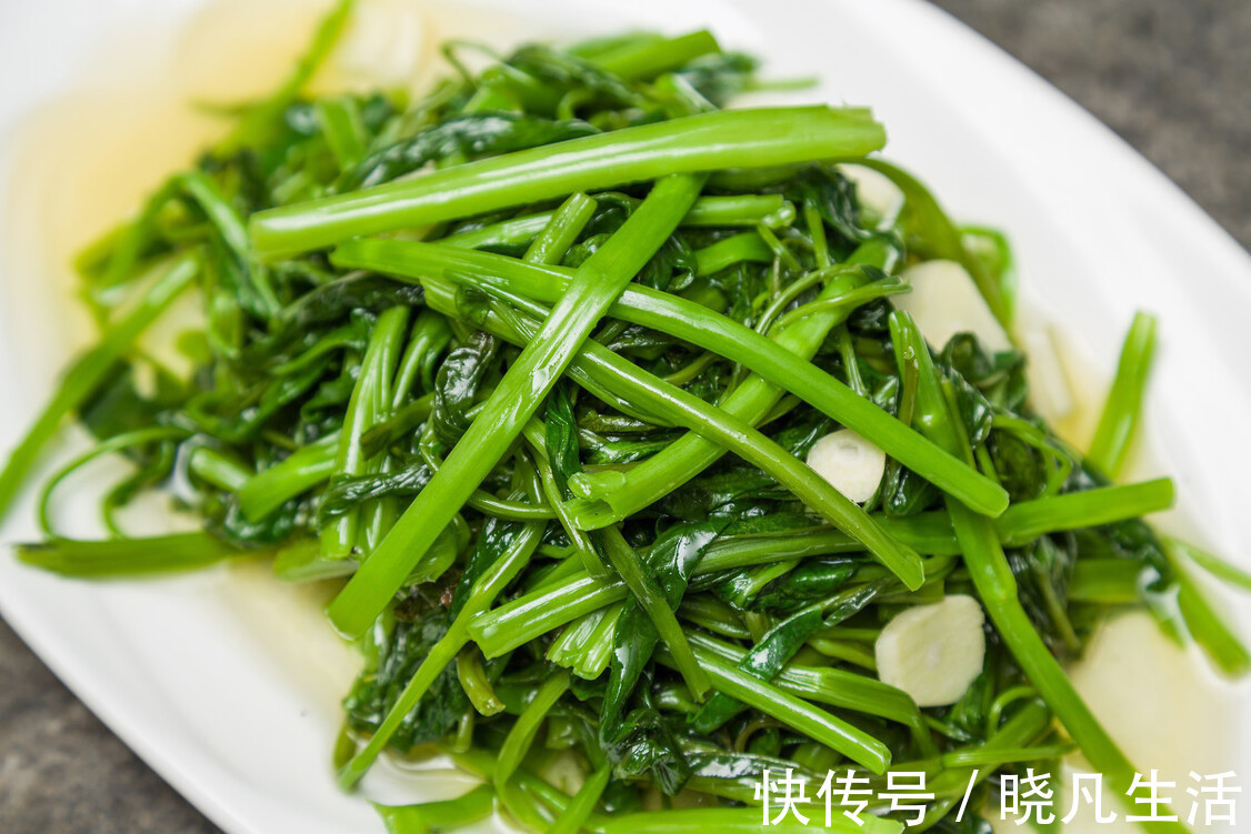 口感|炒空心菜,不可直接下锅炒,多加1步,口感又脆又嫩,颜色不发黑