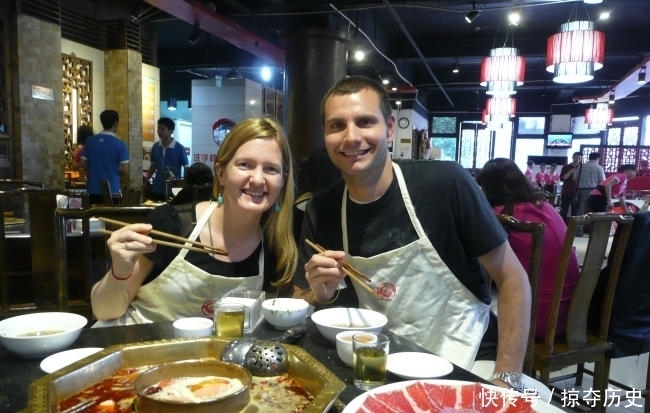 外国人|外国人居然这样吃火锅,中国人始终不能理解