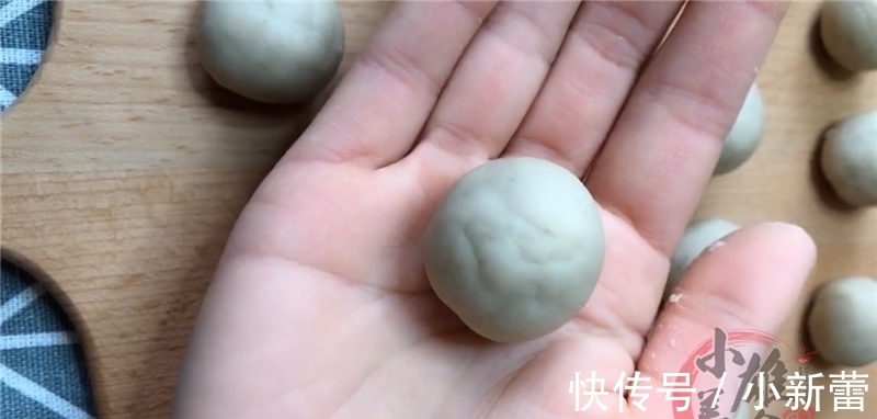 香蕉|1勺面粉,2根香蕉教你独特做法,不蒸也不烙营养解馋,拿肉都不换