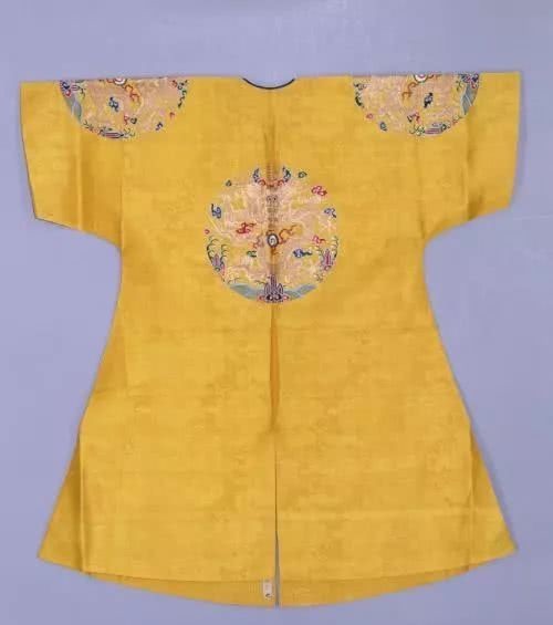 龙纹|云龙纹金镶玉带板,比“爱马仕”腰带更难拥有的限量品