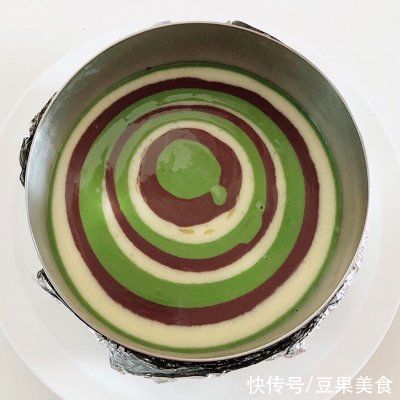 吉利丁|做法简单免烤箱｜双色抹茶可可慕斯蛋糕