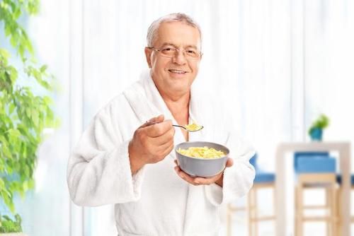 越老越要吃得健康，60岁后坚持3大饮食规则，长寿不会离你太远