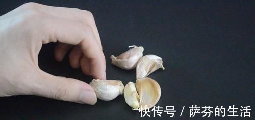 污渍|花露水倒在手上，作用太棒了，解决了很多人的烦恼，早知道就好了