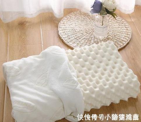 小苏打|枕套变黄有异味怎么办?别担心,教你3招,轻松去除黄渍和异味!