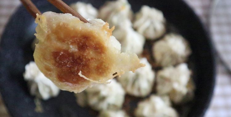 好吃|最简单最好吃的包子做法，薄皮大馅，皮酥馅香，儿子一盘不够吃