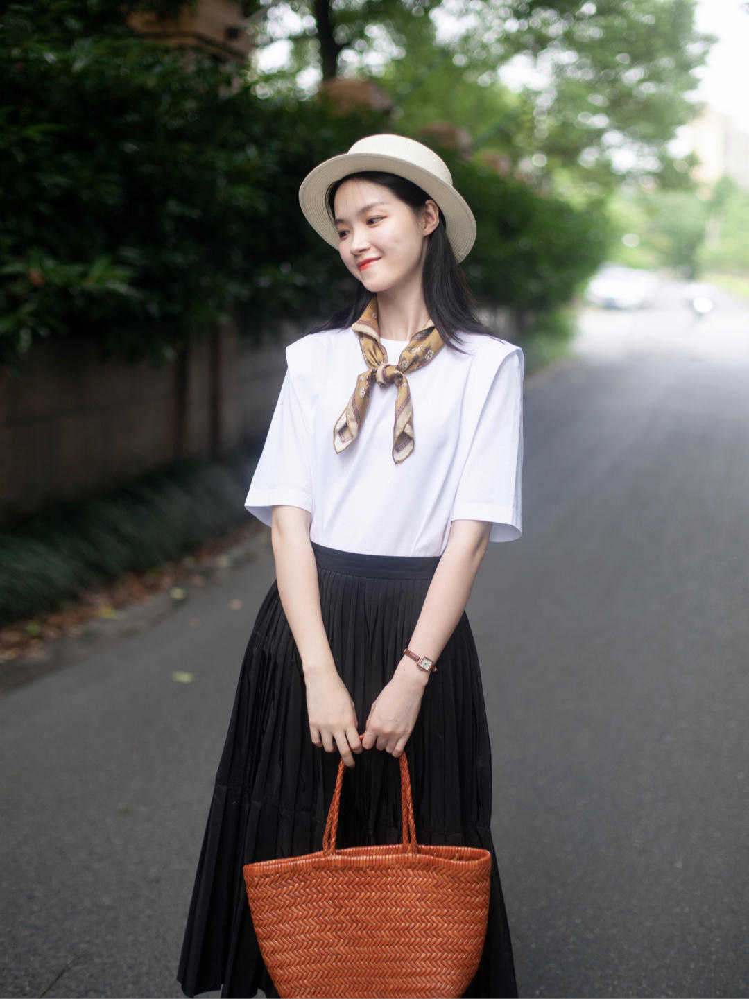 时尚博主|原来初秋T恤还能这样穿,简约而不简单,优雅还减龄