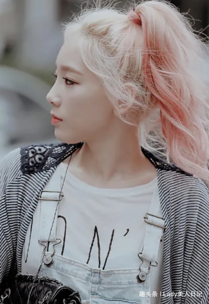 挂耳染|新晋挂耳染太美了,时髦精还喜欢这4款染发款,抓眼球还是女团风