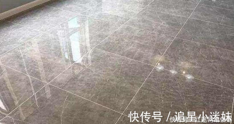 师傅|第一次看到这样铺地砖的,师傅说:不仅施工方便,效果也好