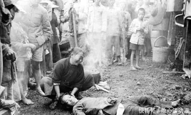 进村|鬼子进村老照片:失去女儿母亲悲痛欲绝,小姑娘的眼神充满绝望!
