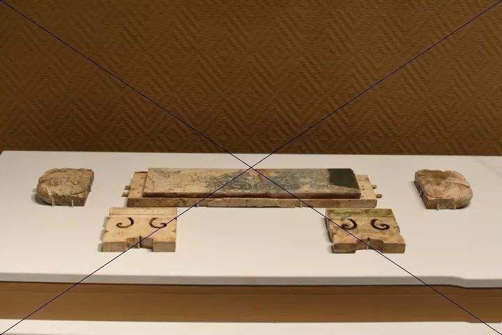 炸山|炸山发现神秘石坑,25年后挖出840平米大墓,出土1件逆天“面具”