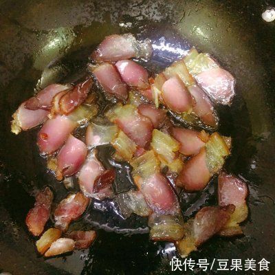 这道腊肉炒菜合集发到朋友圈，留言全说被馋哭