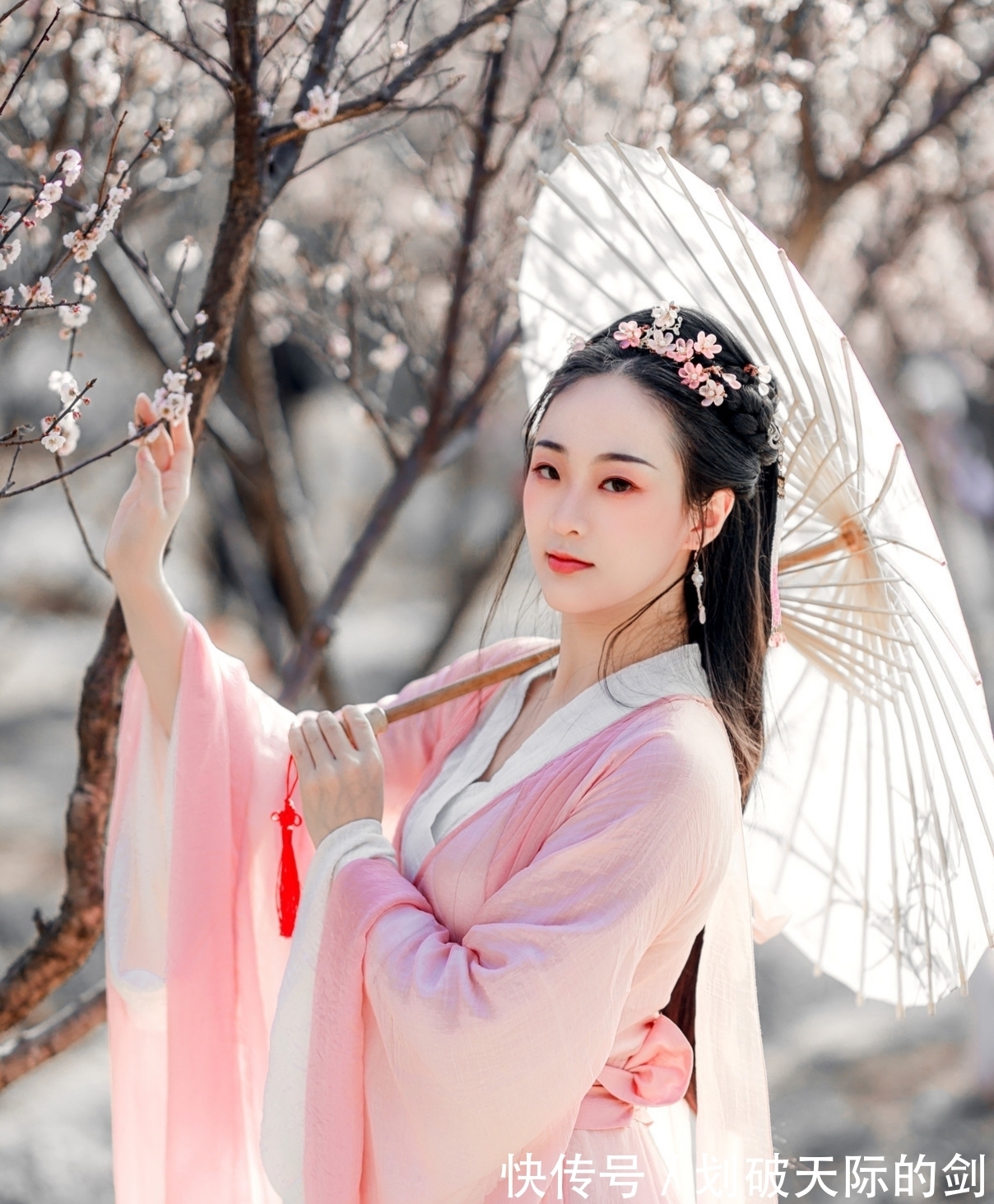 寒潮@感怀·七言格律诗:未见江南飞暮雪,先知塞北遇寒潮